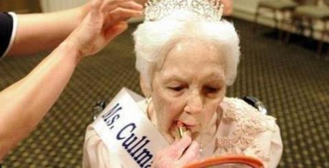 千奇百怪的奇葩选美:世界各地另类选美(图) 千奇百怪的奇葩选美:世界各地另类选美(图)