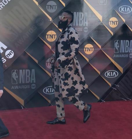 NBA颁奖典礼举行 众球星西装造型闪耀红毯（组图）