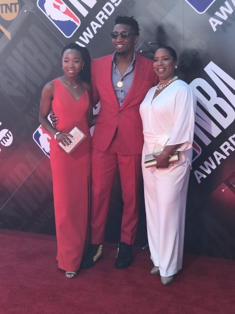 NBA颁奖典礼举行 众球星西装造型闪耀红毯（组图）