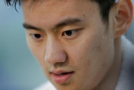 教练为宁泽涛鸣冤:四月肋骨骨裂+赛前泳裤崩裂(图) 教练为宁泽涛鸣冤:四月肋骨骨裂+赛前泳裤崩裂(图)