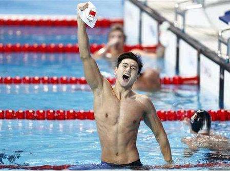 教练为宁泽涛鸣冤:四月肋骨骨裂+赛前泳裤崩裂(图) 教练为宁泽涛鸣冤:四月肋骨骨裂+赛前泳裤崩裂(图)