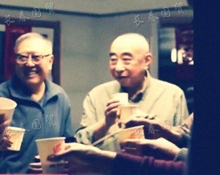 冯巩哥哥照片首曝光:冯巩两个哥哥和两个姐姐(图) 冯巩哥哥照片首曝光:冯巩两个哥哥和两个姐姐(图)