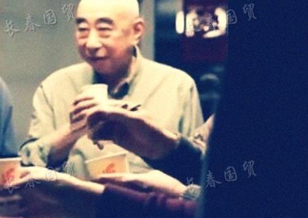 冯巩哥哥照片首曝光:冯巩两个哥哥和两个姐姐(图) 冯巩哥哥照片首曝光:冯巩两个哥哥和两个姐姐(图)