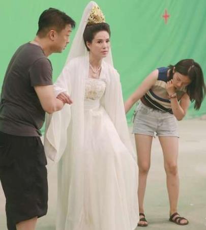 李若彤颜值依然在线:一袭白色仙裙观世音,仙气十足 李若彤颜值依然在线:一袭白色仙裙观世音,仙气十足