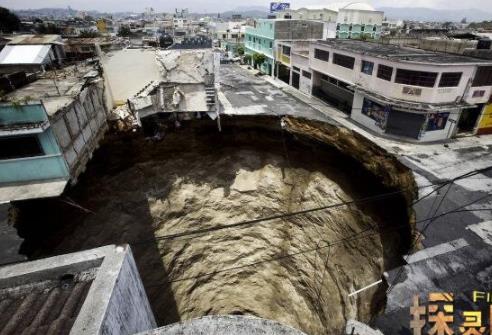 危地马拉天坑有多深及形成原因(图) 危地马拉天坑有多深及形成原因(图)