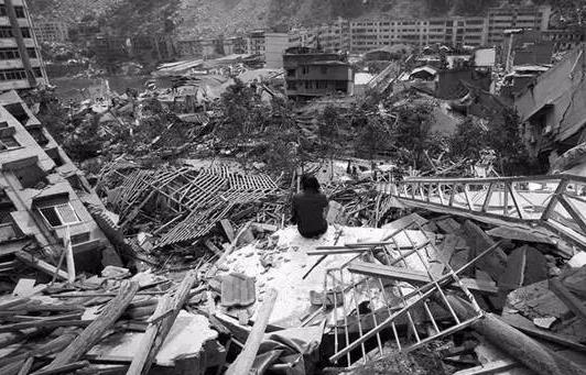 汶川地震图片：看后默默流泪（感叹活着真好）