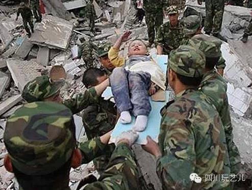汶川地震图片：看后默默流泪（感叹活着真好）