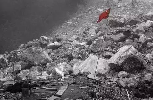 汶川地震图片：看后默默流泪（感叹活着真好）