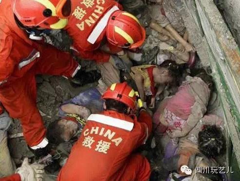 汶川地震图片：看后默默流泪（感叹活着真好）