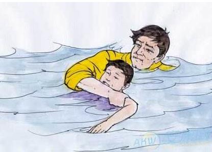 梦见水：梦见掉进水里,解梦梦见水