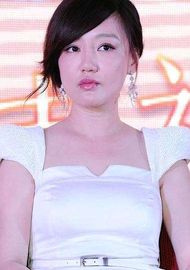 40岁薛佳凝近态曝光 身材臃肿毫无当年风韵（组图）