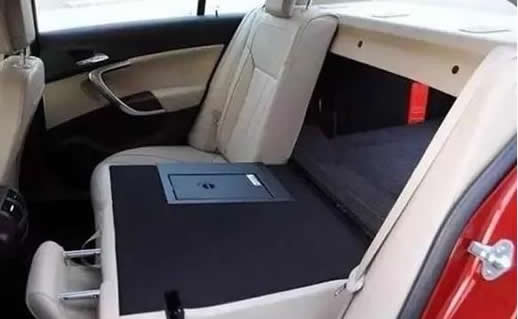 汽车落水如何自救 车辆落水学会这招竟能救你命(图) 汽车落水如何自救 车辆落水学会这招竟能救你命(图)