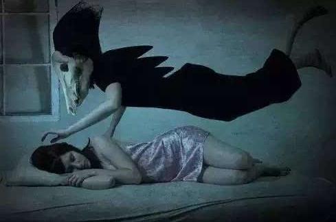 为什么睡觉会鬼压床?立刻解除鬼压床唤醒自己的3种方法