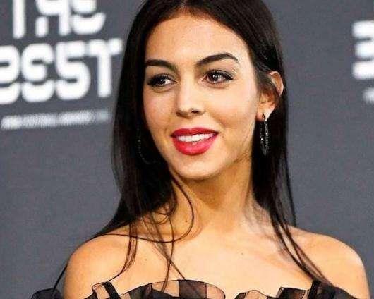 C罗老婆名字叫什么：C罗老婆乔治娜多大及资料简介