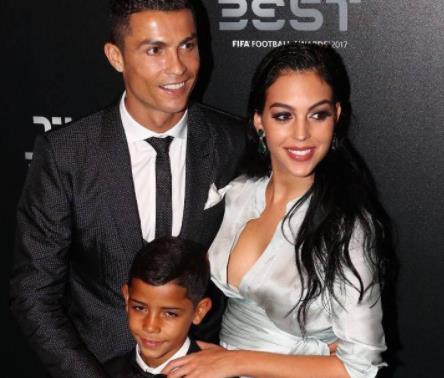 C罗老婆名字叫什么：C罗老婆乔治娜多大及资料简介