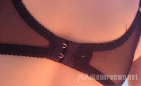 解开美男胸衣:怎样解开美男胸衣?(图)