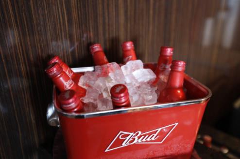 百威天猫超级品牌日 这一杯让世界燃起来 百威天猫超级品牌日 这一杯让世界燃起来