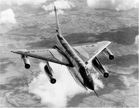 飞行棺材：容易摔下来的飞机（图）