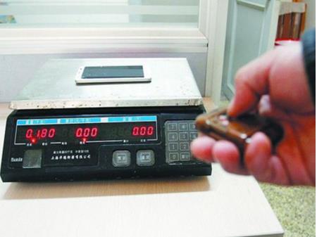 电子秤这里有猫腻教你一眼识破(图) 电子秤这里有猫腻教你一眼识破(图)