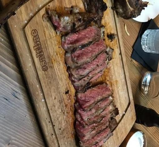 撒盐哥怎么火的：撒盐哥独特的撒盐姿势为什么那样撒盐