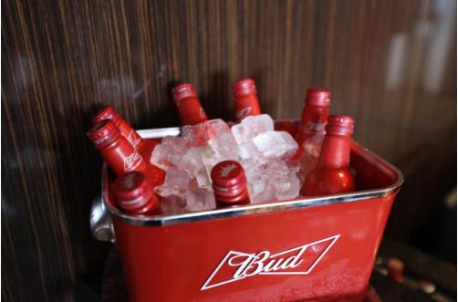 狂卖500万罐世界杯限量罐，百威天猫深度合作带火啤酒经济