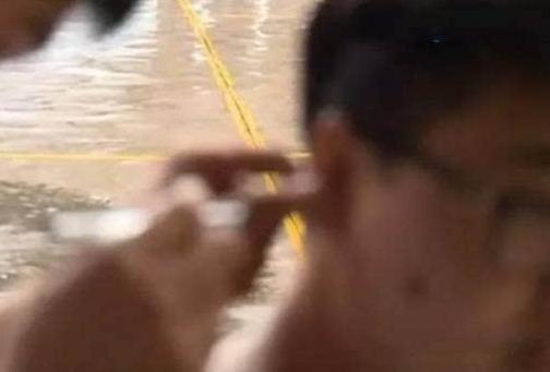 掏耳朵骗局:事先准备耳屎 1次收费2280元(图) 掏耳朵骗局:事先准备耳屎 1次收费2280元(图)