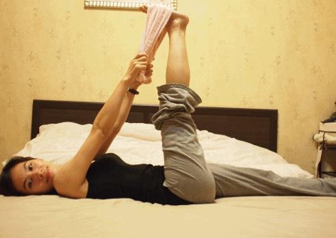 睡前一个动作暴瘦肚子:简单有效(图) 睡前一个动作暴瘦肚子:简单有效(图)