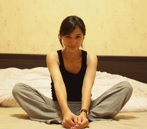 睡前一个动作暴瘦肚子:简单有效(图) 睡前一个动作暴瘦肚子:简单有效(图)