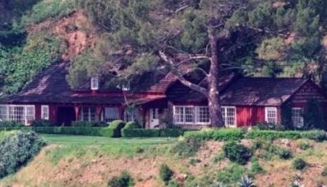 查尔斯·曼森简介：查尔斯·曼森和他的漂亮宝贝们