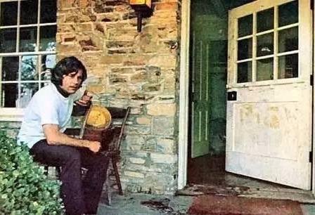 查尔斯·曼森简介：查尔斯·曼森和他的漂亮宝贝们