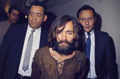 查尔斯·曼森简介：查尔斯·曼森和他的漂亮宝贝们