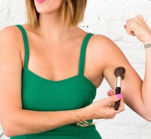 乳沟挤一挤就更深了:挤乳沟教程及乳沟怎么画 乳沟挤一挤就更深了:挤乳沟教程及乳沟怎么画