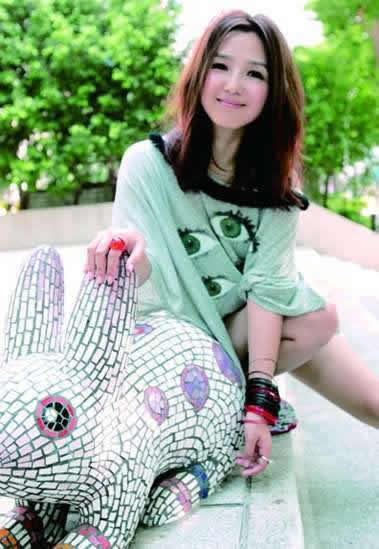 何洁个人资料身高体重及三围曝光(图) 何洁个人资料身高体重及三围曝光(图)