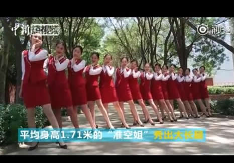 准空姐拍制服毕业照：高颜值好身材的空乘班（图）