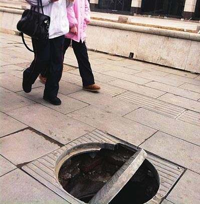 井盖为什么安装在人行道上：井盖套什么定额（图）