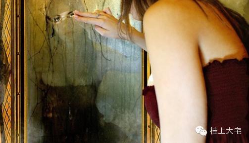 晚上能镜子：晚上不能照镜子有这样的说法