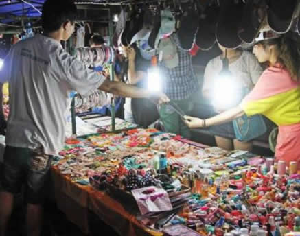 地摊货什么好卖：预测年轻人摆地摊卖什么赚钱