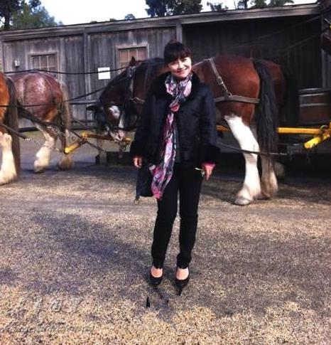 贾玲姐姐照片曝光:贾玲和姐姐贾丹照片(图) 贾玲姐姐照片曝光:贾玲和姐姐贾丹照片(图)