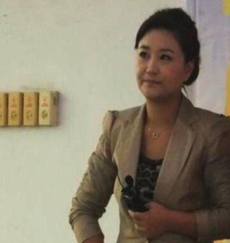 贾玲姐姐照片曝光:贾玲和姐姐贾丹照片(图) 贾玲姐姐照片曝光:贾玲和姐姐贾丹照片(图)