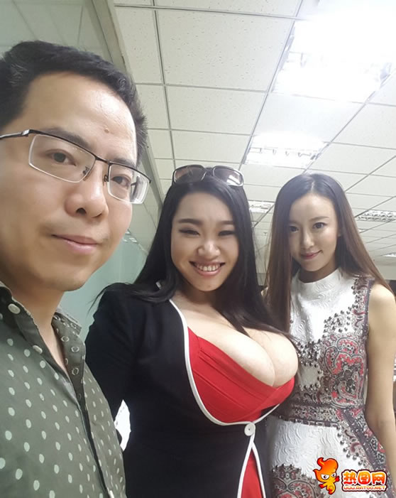 徐佳丽大奶：《奇葩来了》竞选的巨胸女徐佳丽三围