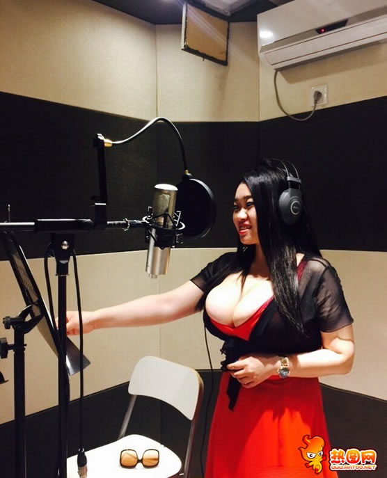 徐佳丽大奶：《奇葩来了》竞选的巨胸女徐佳丽三围