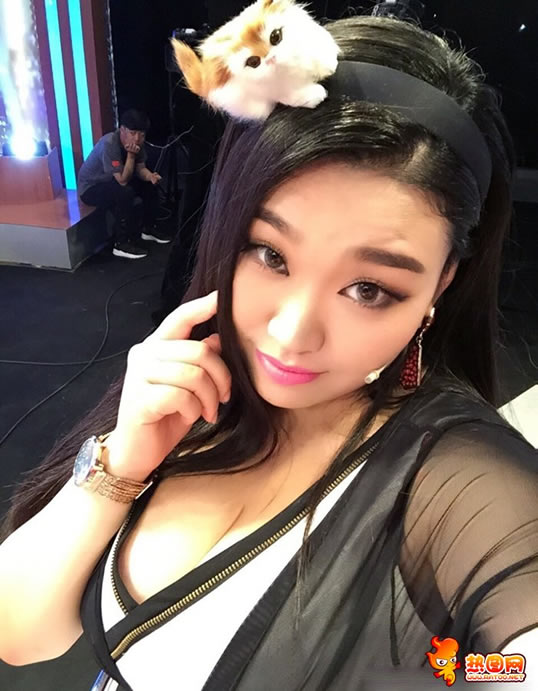 徐佳丽大奶：《奇葩来了》竞选的巨胸女徐佳丽三围