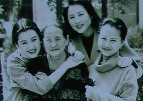 许晴罕见清纯童年照:一组罕见的青春童年照 许晴罕见清纯童年照:一组罕见的青春童年照