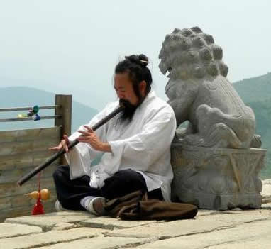 鬼不敢欺负的五种人：鬼不敢靠近阳气重的人