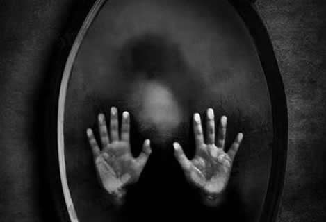 半夜照镜子会看见鬼吗:揭半夜不能照镜子之谜(图) 半夜照镜子会看见鬼吗:揭半夜不能照镜子之谜(图)