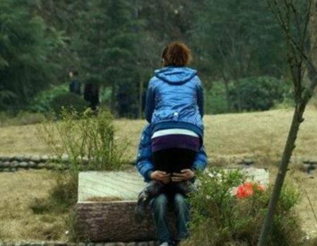 情侣农村小路野战：年轻真好（图）