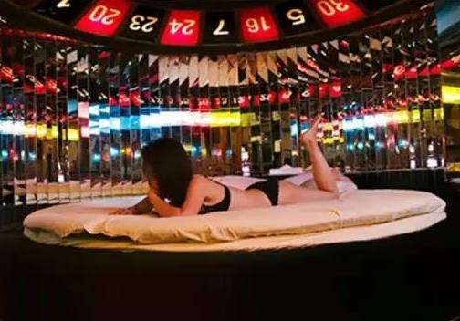 为什么情趣酒店喜欢用圆形床:不仅仅是浪漫(图) 为什么情趣酒店喜欢用圆形床:不仅仅是浪漫(图)