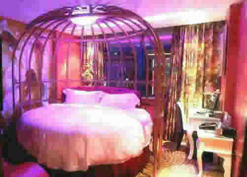 为什么情趣酒店喜欢用圆形床:不仅仅是浪漫(图) 为什么情趣酒店喜欢用圆形床:不仅仅是浪漫(图)
