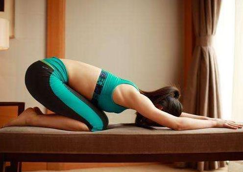 婴儿式瑜伽的功效：婴儿式瑜伽动作要领步骤（图）