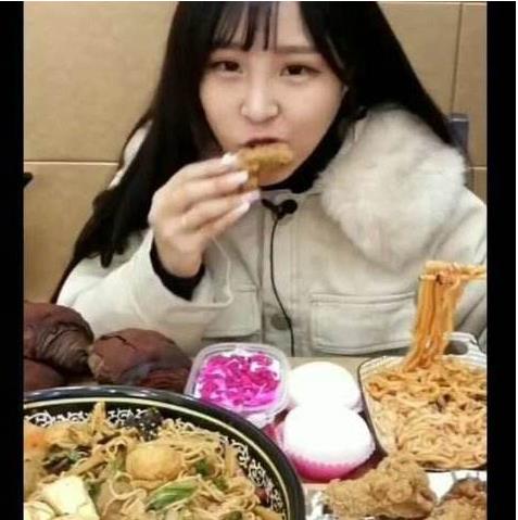 大胃王猫妹妹资料简介:猫妹妹与李铁锤关系(图) 大胃王猫妹妹资料简介:猫妹妹与李铁锤关系(图)